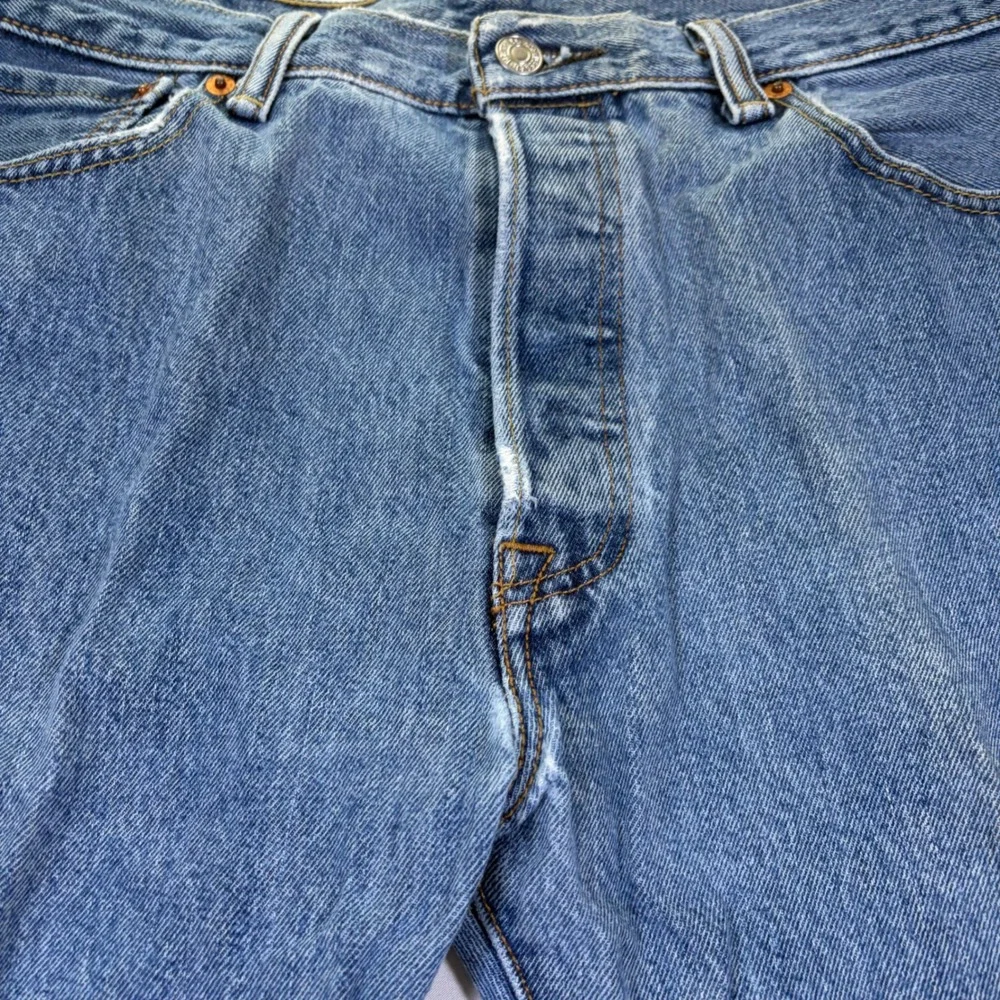 Levis 501 Original Fit Jeans Mens 34x30 Medium Wash Blue Button Fly Straight Leg